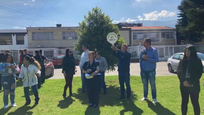 Colaboradores de SGI en el punto de encuentro del simulacro distrital 2024